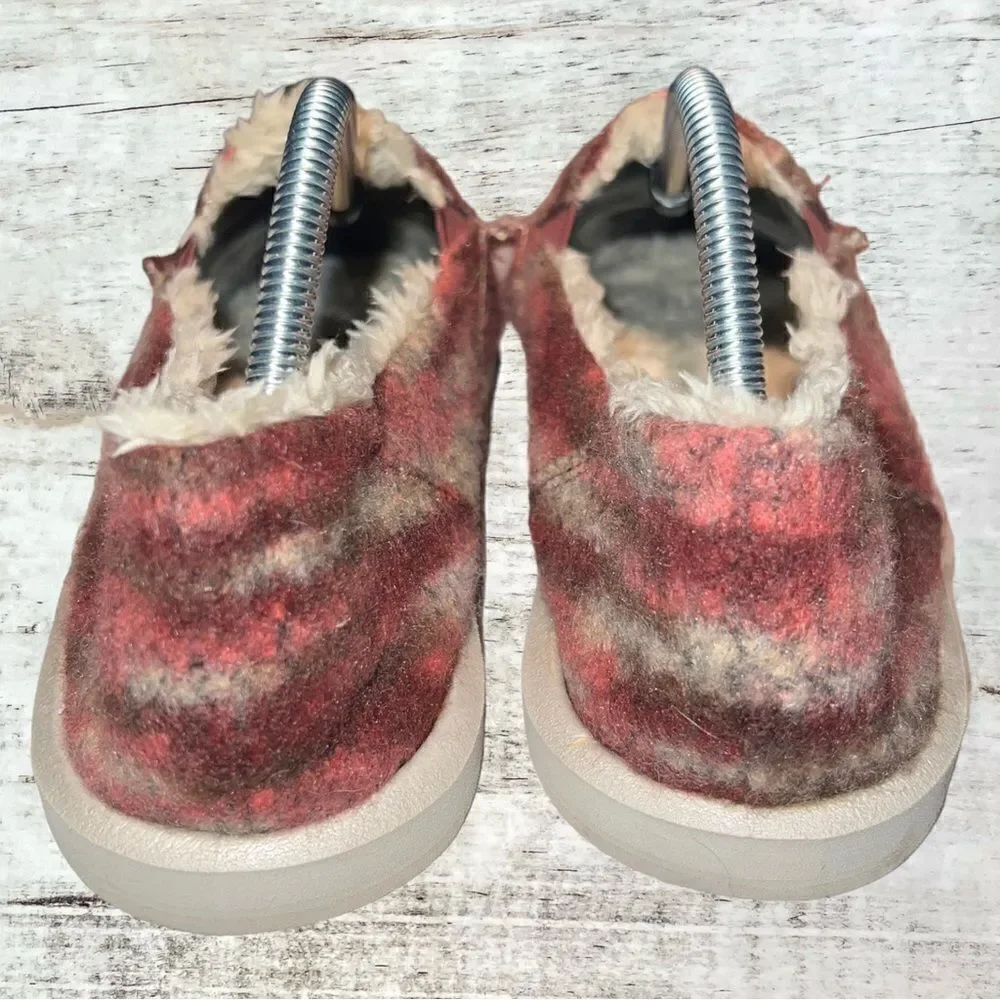 Sanuk Calichill Burgundy Slip Ons Women’s Size 11